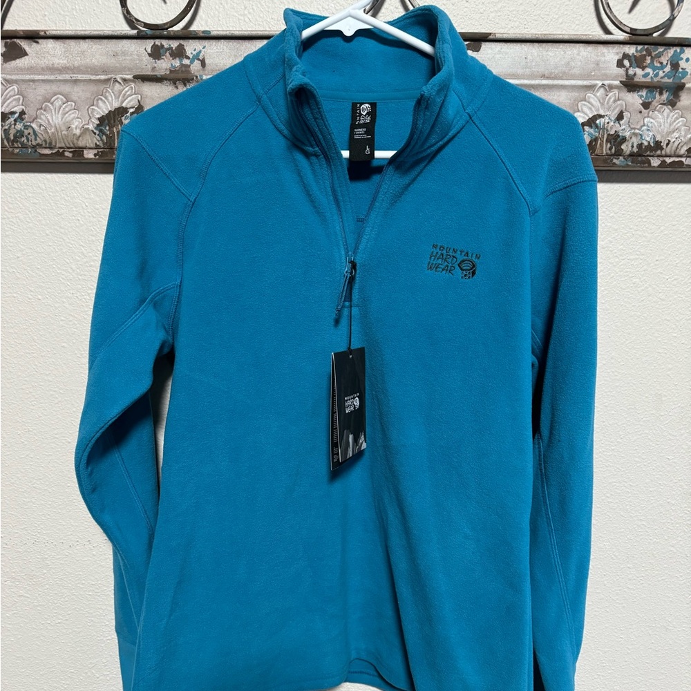 Women’s NEW with tags pull over fleece. Size large